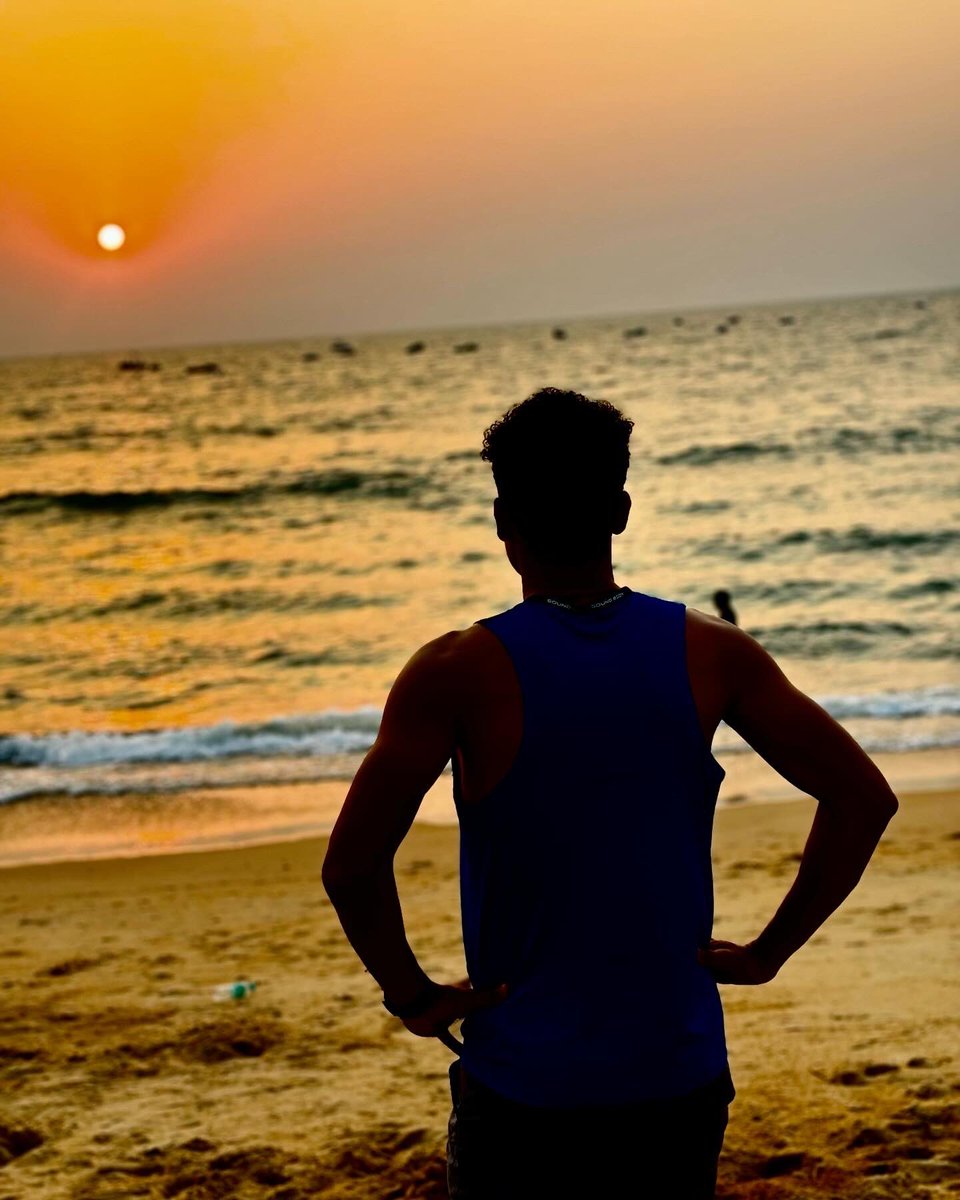 shilahockey32's tweet photo. “Beach hair, don’t care.”
——————————————
Relax, and be free like
you were as a child!
Smile, laugh, play, and
don’t care for a while.
#goabeaches🏖
#recovery
#enjoylife
#agudafort_goa https://t.co/CMiOXXWnM0