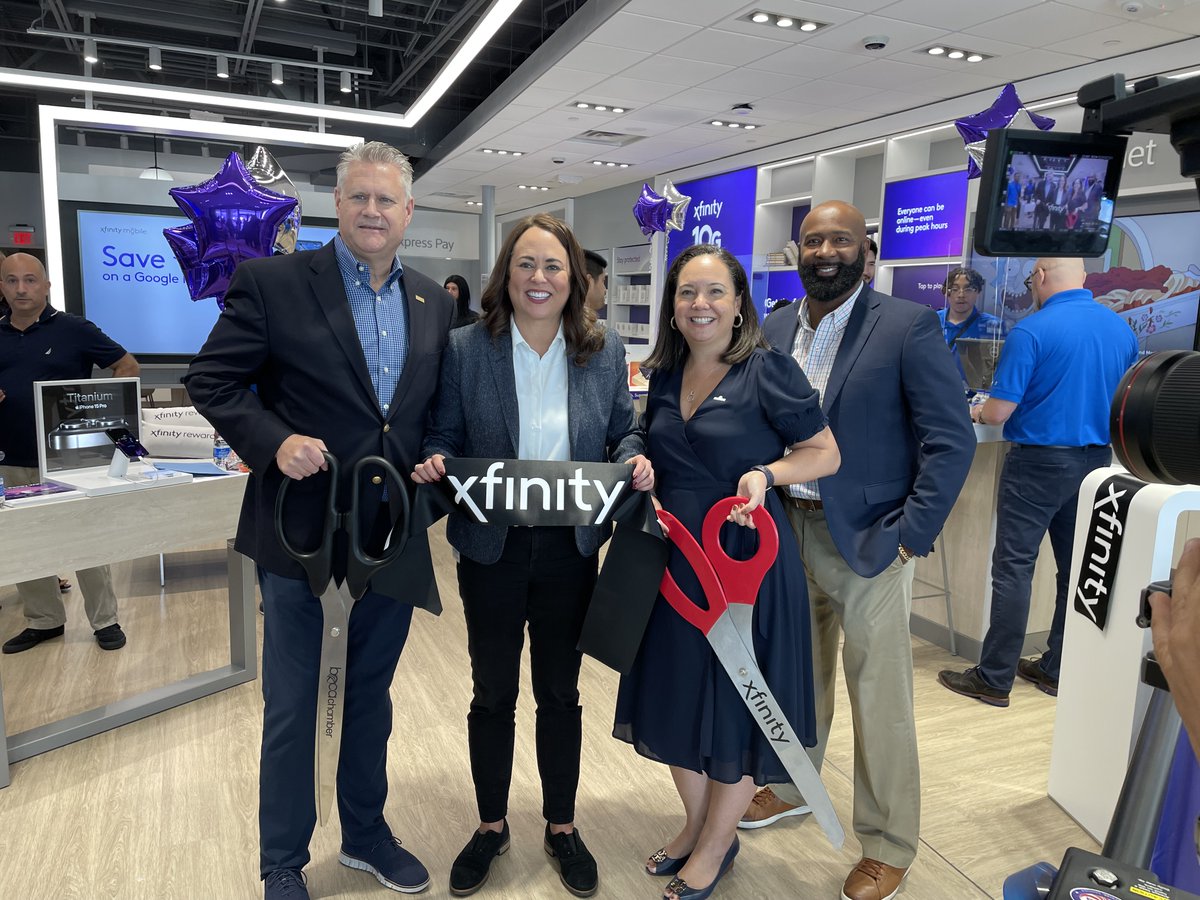 ComcastFL's tweet image. Thanks for following along for our grand opening celebration at our new Xfinity store in Boynton Beach (326 N Congress Ave)!  💜 

The store is open and customers can stop by to sign up for services and handle account-related tasks. 💻📱

Learn more ▶️ comca.st/3Qec5ke