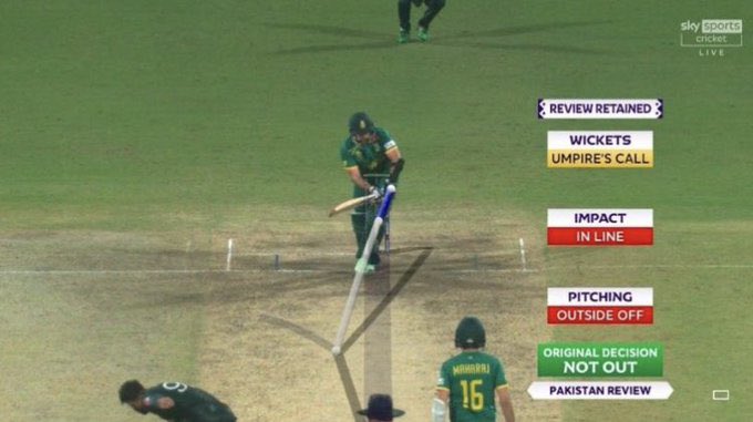KrosaniTy's tweet photo. Umpires call wins it for South Africa. Agony for Pakistan!

In a match like today where Pakistan needed those 2 points and deserved it, the umpire stole them and gave it to South Africa.

So far, this World Cup has been full of poor umpiring decisions. You see that every match. https://t.co/UsKrPL0S5m