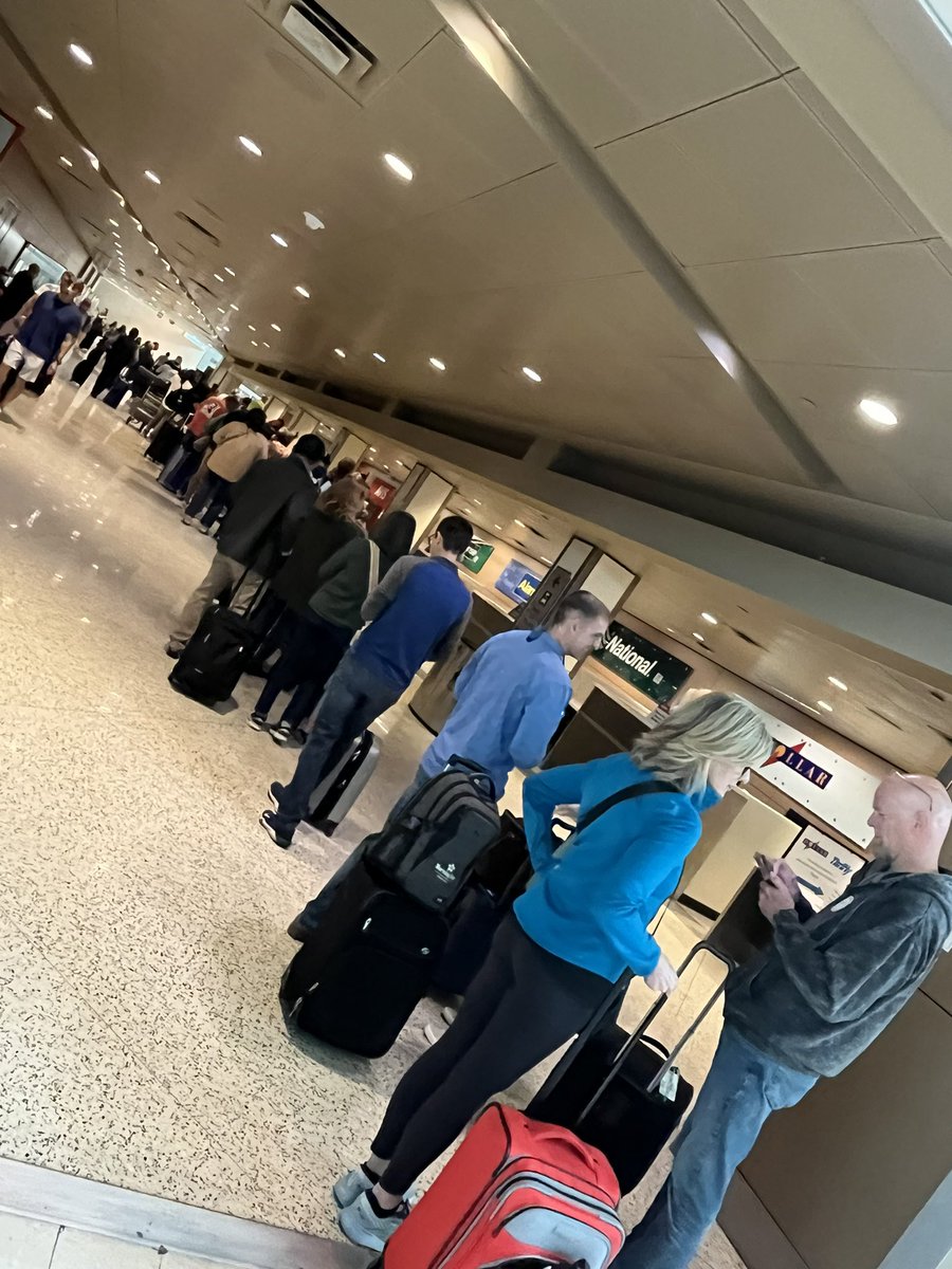 NicoleCritesTV's tweet image. We made it 👋 🌵✈️🐍⚾️
Live @Dbacks team coverage starting @3pm on #azfamily 
#3tv #cbs5
@azfamily @MarkMcClune 
@itsnicklol