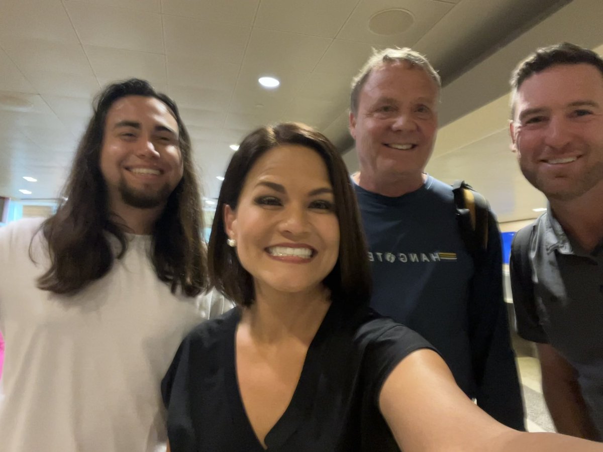 NicoleCritesTV's tweet image. We made it 👋 🌵✈️🐍⚾️
Live @Dbacks team coverage starting @3pm on #azfamily 
#3tv #cbs5
@azfamily @MarkMcClune 
@itsnicklol