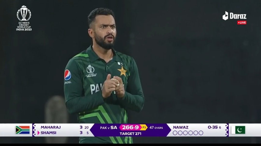 raj_hee_'s tweet photo. #Nawaz be like ....Aesi situation ma automatically kese aage aa jata hu...🤣
#PAKvsSA #BabarAzam
Keshav maharaj 
South Africa Pakistan 
What a match Nawaz babar https://t.co/WI2W9Muniu