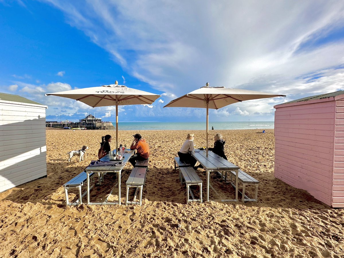 BBroadstairs's tweet photo. Friday afternoon lunch in late October at the delicious Funicular Coffeehouse… Beautiful views &amp; the best toasties! 😋 

➡️ Hit SAVE so you can come back and book with us once you’ve checked your diary!

#broadstairs #beautifulbroadstairs #kent #kentcoast  #autumn #halfterm https://t.co/W3TIwqz3m1