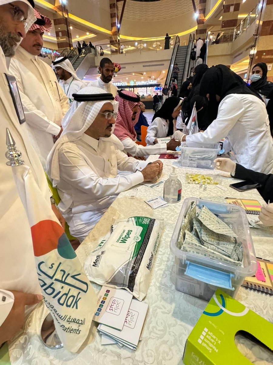 kabidakmed's tweet photo. سُعدنا بمشاركة @TU_MCC 
بحملة #مطمئن بـ @Aliat_Mall 

وتشرفنا بزيارة :

أ.د. سعد خوش حال 
عميد كلية الطب

و د.عبدالرحمن الحربي 
عميد شؤون الطلاب بـ #جامعة_طيبة  @taibahu 

و العقيد مختار العتيبي 
مدير التميز المؤسسي  بمديرية مكافحة المخدرات  @Mokafha_SA بـ #المدينة_المنورة https://t.co/ZKafNzsJkr