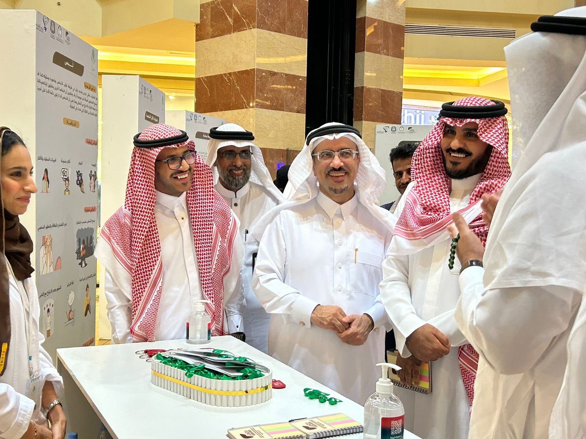 kabidakmed's tweet photo. سُعدنا بمشاركة @TU_MCC 
بحملة #مطمئن بـ @Aliat_Mall 

وتشرفنا بزيارة :

أ.د. سعد خوش حال 
عميد كلية الطب

و د.عبدالرحمن الحربي 
عميد شؤون الطلاب بـ #جامعة_طيبة  @taibahu 

و العقيد مختار العتيبي 
مدير التميز المؤسسي  بمديرية مكافحة المخدرات  @Mokafha_SA بـ #المدينة_المنورة https://t.co/ZKafNzsJkr