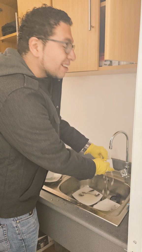 Hoy le tocó el wash a <a href="/DavichoSilvaECU/">David Silva</a> somos team! #xqmegalagana