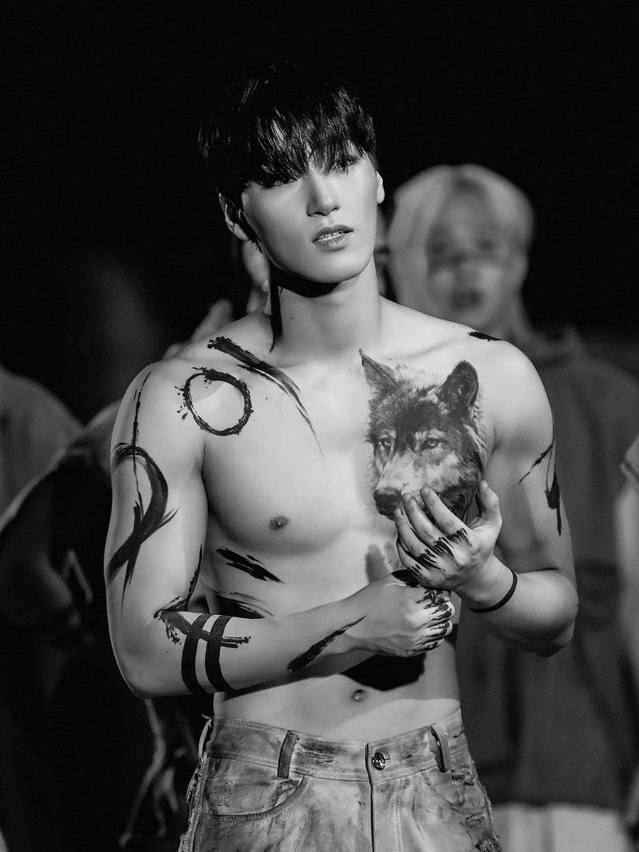 PopBase's tweet photo. ATEEZ's San in new photo from his dance performance to ‘Warriors’ by Imagine Dragons. https://t.co/w2GjHMMyuD