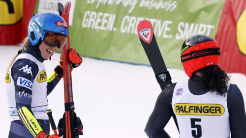 Pettorale n° 1 per Gut-Behrami, Bassino e Brignone al via dopo Shiffrin: la startlist del gigante di Soelden #FISAlpine #AlpineSkiing #27Ottobre #scialpinofemminile dlvr.it/Sy2ksR