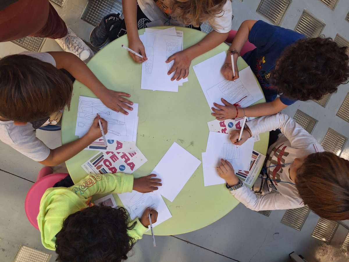 muprevalencia's tweet photo. 📚 👧🏼 Ahir va començar la #Lletrateca de #BiblioMupreva!

Així de bé ho van passar els xiquets en l’estrena d’esta extraescolar diferent, en la qual l'alumnat d'entre 3er d'infantil i 3er de primària podrà conéixer les sales del #Mupreva i gaudir dels llibres la nostra biblio 🤩 https://t.co/5cOHAf0nRa