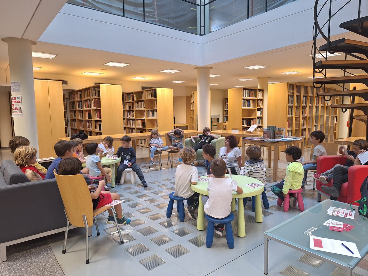 muprevalencia's tweet photo. 📚 👧🏼 Ahir va començar la #Lletrateca de #BiblioMupreva!

Així de bé ho van passar els xiquets en l’estrena d’esta extraescolar diferent, en la qual l'alumnat d'entre 3er d'infantil i 3er de primària podrà conéixer les sales del #Mupreva i gaudir dels llibres la nostra biblio 🤩 https://t.co/5cOHAf0nRa