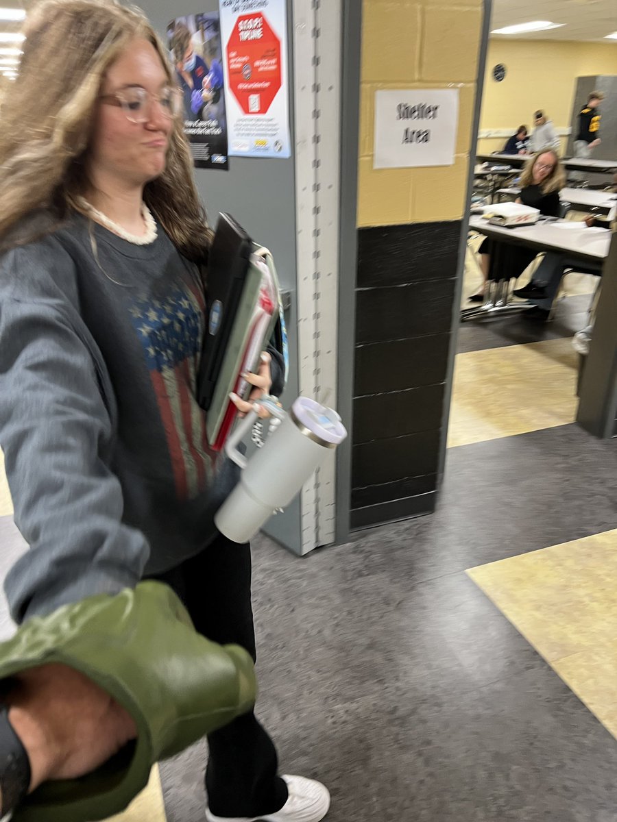 TonyJarvis_MHS's tweet photo. We βget toβ have another Fist Bump Friday at Murray High! ππ» to all Tigers. #MHS_WeGetTo #MurraySchools https://t.co/Vck4RAZQey