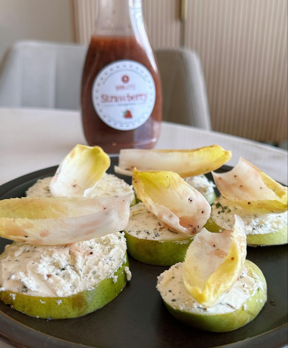 HanleysFoods's tweet photo. 🍓Pear, Goat Cheese and Endive Appetizer with Hanley's #StrawberryVinaigrette 🍓#Recipe: https://t.co/wnCX9SQcQp
#dressitbetter #appitizer #salads https://t.co/sYo78T5ZSM