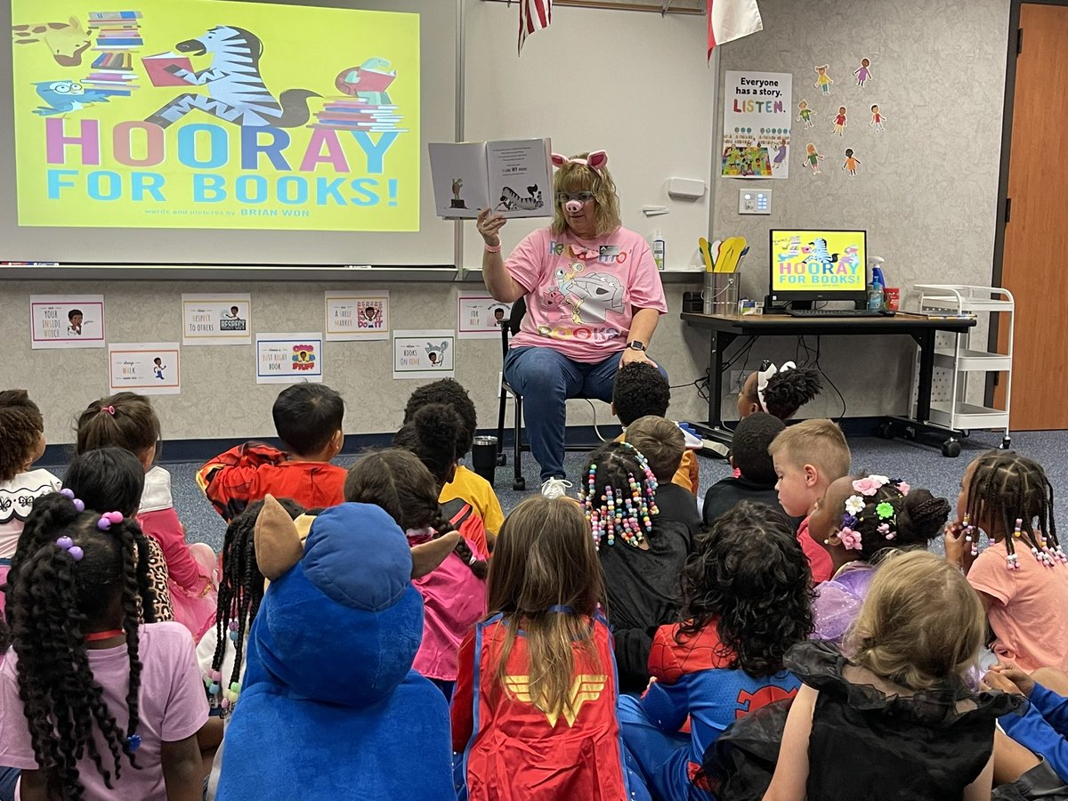 Allen Reads Together! Mrs.McQueeney aka Piggie is reading Hooray for Books to kindergarten on Storybook Character Day! @BoydBlackhawks