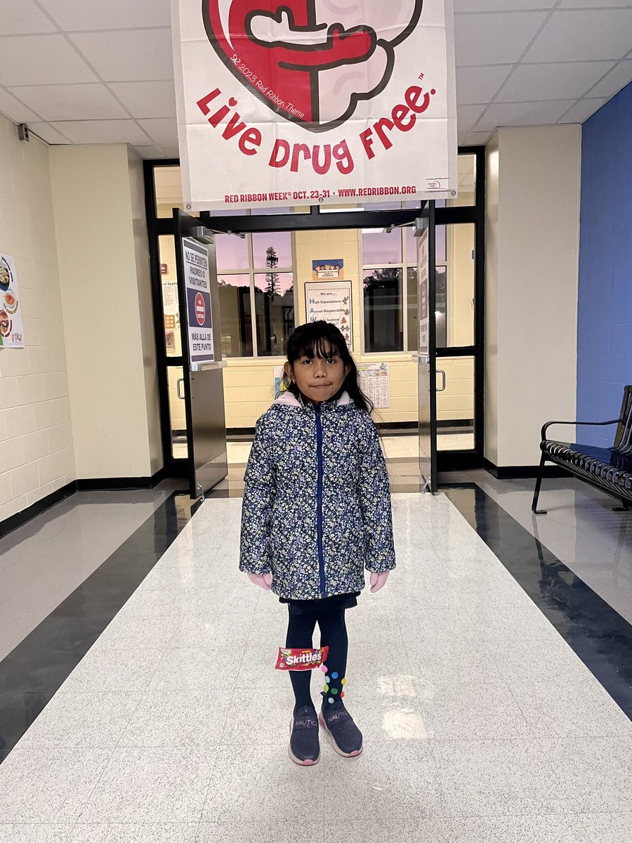 CounselingKirk's tweet photo. We’ve had the best (and cutest) week celebrating #Redribbonweek2023 @DrCSLPadgett @kellymastro @hapevillehawks #fcsredribbon https://t.co/wbW85men0e