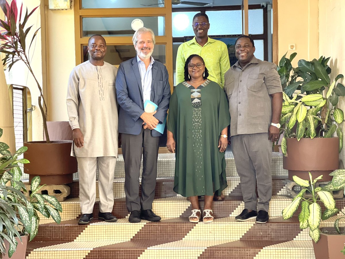 fssuac's tweet photo. Le décanat de la Faculté des Sciences de la Santé (FSS) de Cotonou a eu le privilège d'accueillir le Professeur Jean-Luc DUMAS @JLucDumas, éminent ancien Doyen de l'UFR Santé Médecine et Biologie Humaine (SMBH) de Bobigny,

⤵️

#fss #uac #education #santé https://t.co/5Fxiyly4PV