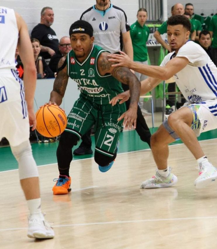 WDuchemin's tweet image. #gamewinnershot for a W by 1 &amp;amp; 19pts, 4-7@3pts, 9asts, 2rbs, 22eval by #VincentGolson @YaBoy_Vino2 tonight
#TheNewWay