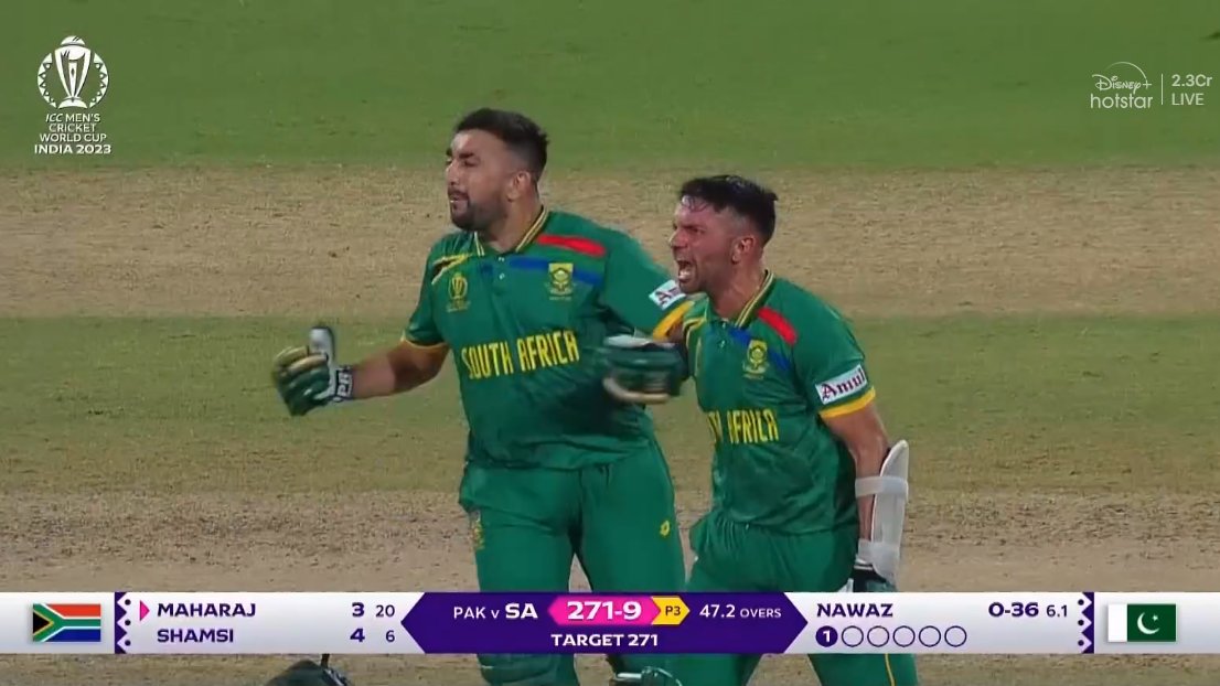 Man Personally Shared The Emotions Of All Of India To Pakistan Team On Field ! 

KESHAV MAHARAJ THE FIRE 🥵
#PKMKBForever #PAKvsSA