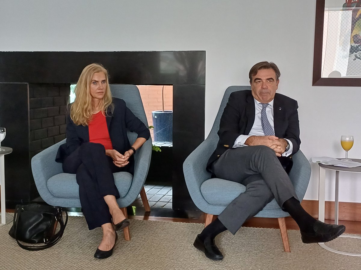 belgiumsaopaulo's tweet photo. Excelentes discussões com o Comissário Schinas sobre as estreitas relações entre  🇪🇺, o Estado de São Paulo e 🇧🇷 nos domínios da investigação, dos intercâmbios universitários, da cultura, do investimento..e, sobretudo, como as podemos reforçar. Continuemos com o bom trabalho! https://t.co/TNLK50kwoR