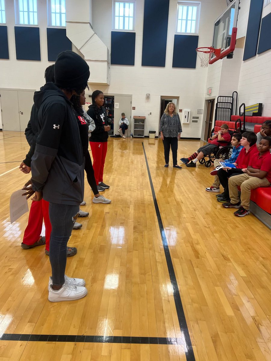 Our University of Cincinnati Department of Athletics student-athletes visited Westwood Elementary and Taft Elementary to talk to Cincinnati Public Schools students about the importance of education, help with classroom activities, and talk about the life of a student-athlete.