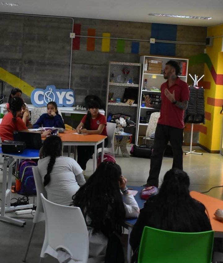 CordobaOyS's tweet photo. 🤩RE- EGRESO🤩

♻️Nuevas escuelas, participaron en el Parque Educativo Sur de una nueva edición de Re-Egreso. 

🧑🏻‍🏫El desafío tiene como objetivo concientizar a los alumnos sobre la importancia de la separación de residuos en origen y la Economía Circular. https://t.co/YlDbJNxAIO