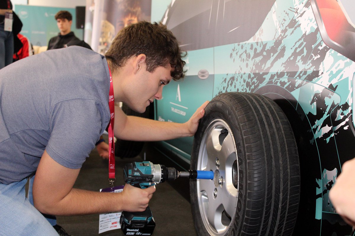 Circuitcat_es's tweet photo. Juventud y automoción unen fuerzas en una nova edición del #autotalentshow23!! 💪 https://t.co/qiZyzMqTdy