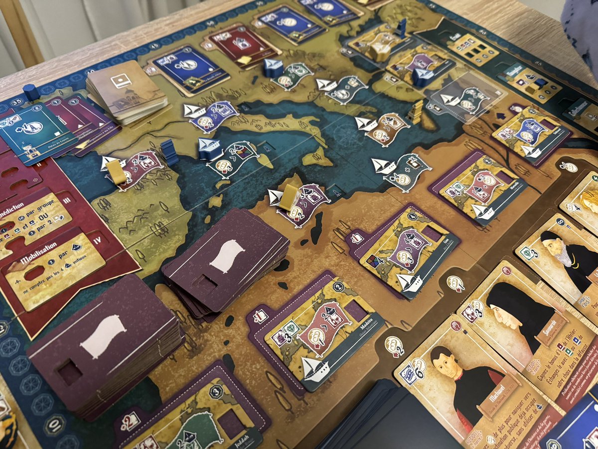 Leslivresdemumu's tweet photo. Une heure et demi pour cette partie de découverte d’Amalfi Renaissance de @GamesSylex avec la puce (qui m’a explosée grâce aux œuvres d’art).
À noter que l’explications de règles d’@unmondedejeux dans leur vidéo des sabliers d’or est parfaite. On a pu jouer direct après. https://t.co/IypRbvxJCs