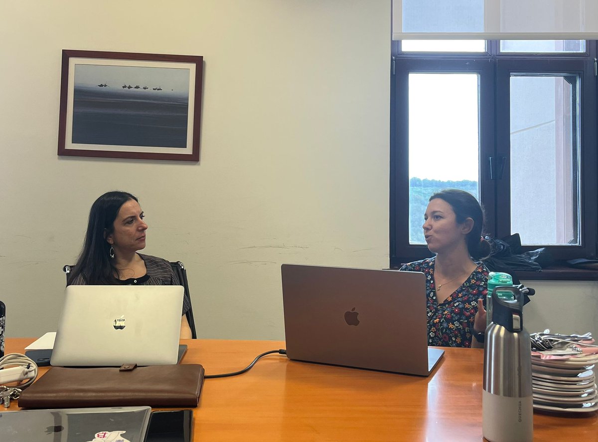 KuLanguage's tweet photo. This week, our guest speaker Dr. Ebru Ger @ebru_ger gave a speech on the relations between causality, language, and executive functions in young children. Thank you for the great talk! We also celebrated our lab member İbrahim's birthday @ibrahimakkan_🥳 We wish you a great year! https://t.co/Yacm3fLD8C