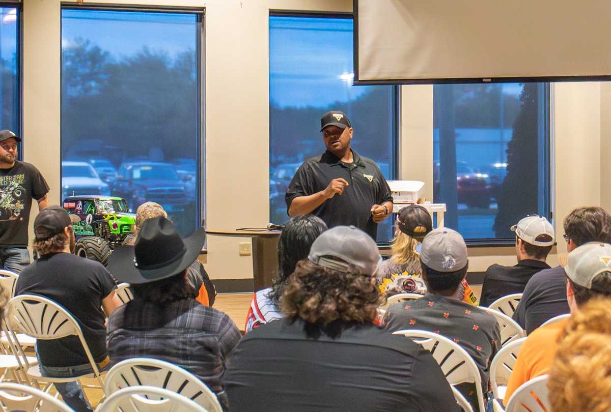 MonsterJam's tweet photo. Monster Jam Fleet leaders visit the @UNOH_edu campus this week for their Fall Open House.
Monster Jam Fleet leaders and UNOH alumni met with High Performance Motorsports students about their path to a career with Monster Jam.
#MonsterJam #UNOH #RealRacers https://t.co/nszRFVQQf4