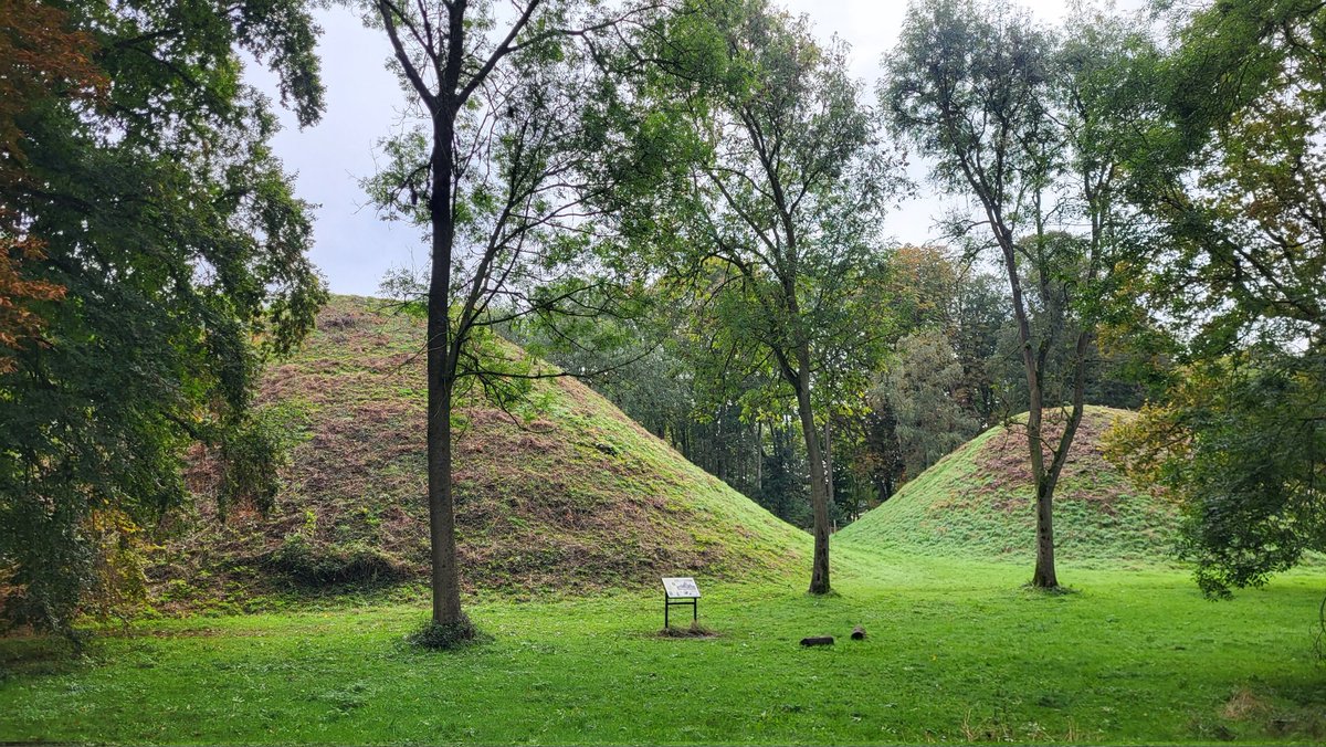 JamesEAlbone's tweet photo. After 30 or so years interest in archaeology, it is fairly rare to visit a new site and go wow! The size of the Bartlow Hills Roman burial mounds in Cambridgeshire means that they definitely have the wow factor. https://t.co/kILR2hZS9X