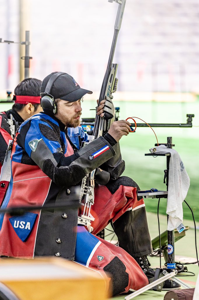 File:Division leaders present first 'Mountain Tough' marksmanship streamers 131213-A-CU446-340.jpg - Wikimedia Commons