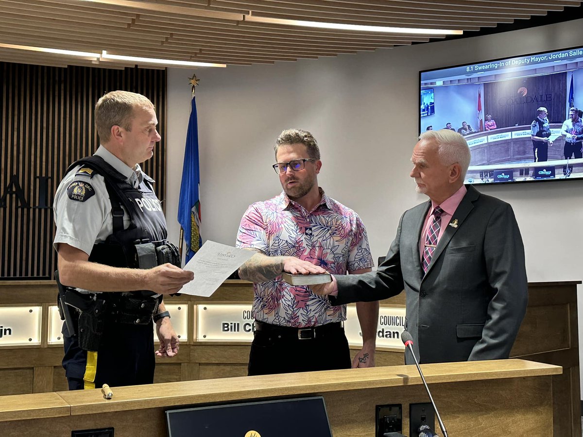 cjocfm's tweet image. Coaldale swears in new Deputy Mayor #yql #letbridge 
mylethbridgenow.com/34052/news/coa…