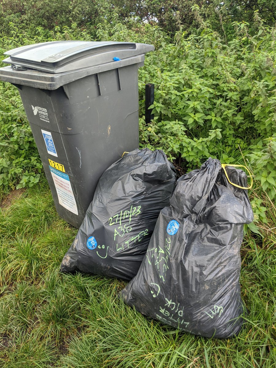 EricTorrington's tweet photo. After 2 days in #Dorset back in 4 #Gloucestershire A38 lay-bys today (875 #litter items) & #Coaley Viewing Point(168 items). With a tip run booked finding 15 cooking gas canisters meant they came along for the ride +10 #NOS. @StroudDC @Litter_stroud @TruckersUp @KeepBritainTidy https://t.co/1Gv4TLUUMs
