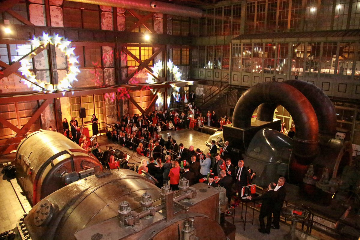 Cumhuriyet’in 100. Yıl Balosu

Bağımsızlığımızın yönetim şekli cumhuriyetin tarihî değerleriyle 100. yıl dönümü kutlama coşkusunu, Cumhuriyetimizin 100 yıllık tarihine tanıklık etmiş 110 yıllık Enerji Müzesinde yaşadık.🇹🇷
#DoğaKoleji #CumhuriyetinDoğası