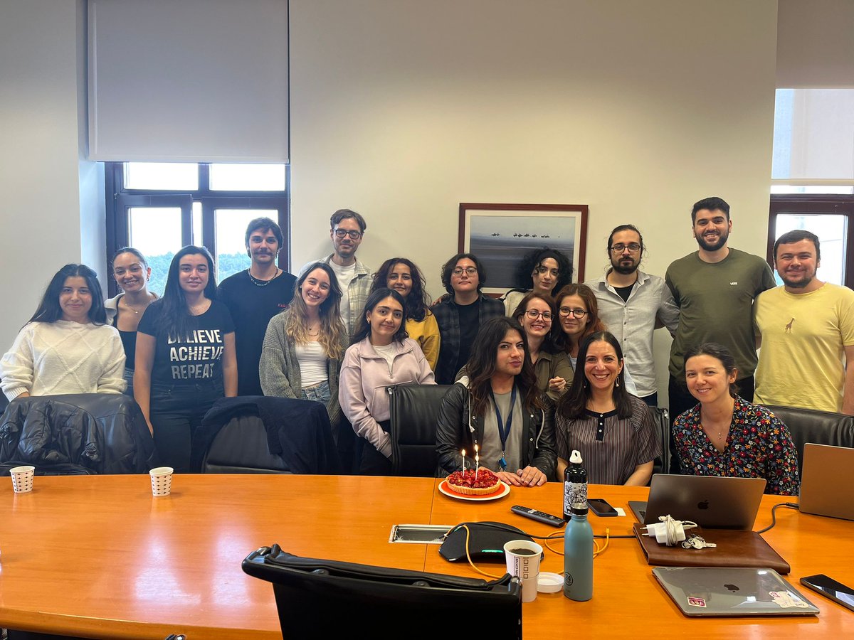 KuLanguage's tweet photo. This week, our guest speaker Dr. Ebru Ger @ebru_ger gave a speech on the relations between causality, language, and executive functions in young children. Thank you for the great talk! We also celebrated our lab member İbrahim's birthday @ibrahimakkan_🥳 We wish you a great year! https://t.co/Yacm3fLD8C