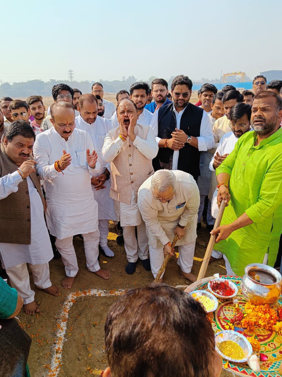 PrafullaAkant's tweet photo. अखिल भारतीय विद्यार्थी परिषद के अमृत महोत्सवी राष्ट्रीय अधिवेशन स्थल पर आज भूमिपूजन पूरे विधि विधान से संपन्न हुआ । भूमि पूजन में प्रमुख रूप से राष्ट्रीय स्वयंसेवक संघ के अखिल भारतीय प्रचार प्रमुख सुनील आंबेकर जी उपस्तिथ रहे 
#ABVP69THNATIONALCONF https://t.co/NCxzV94csO