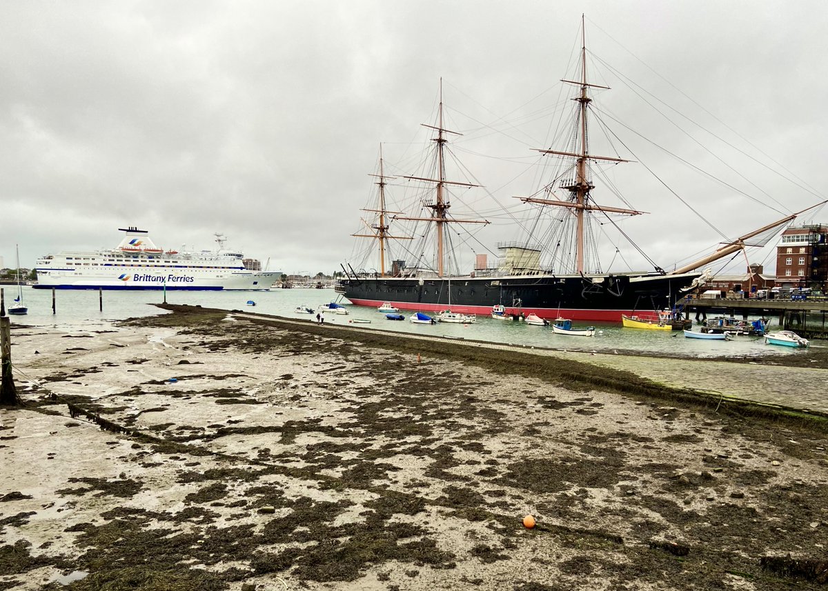 BrittanyFerries's tweet photo. Bretagne gracefully gliding past the mighty HMS Warrior
#BrittanyFerries #BF50 https://t.co/unJy2CCFRE