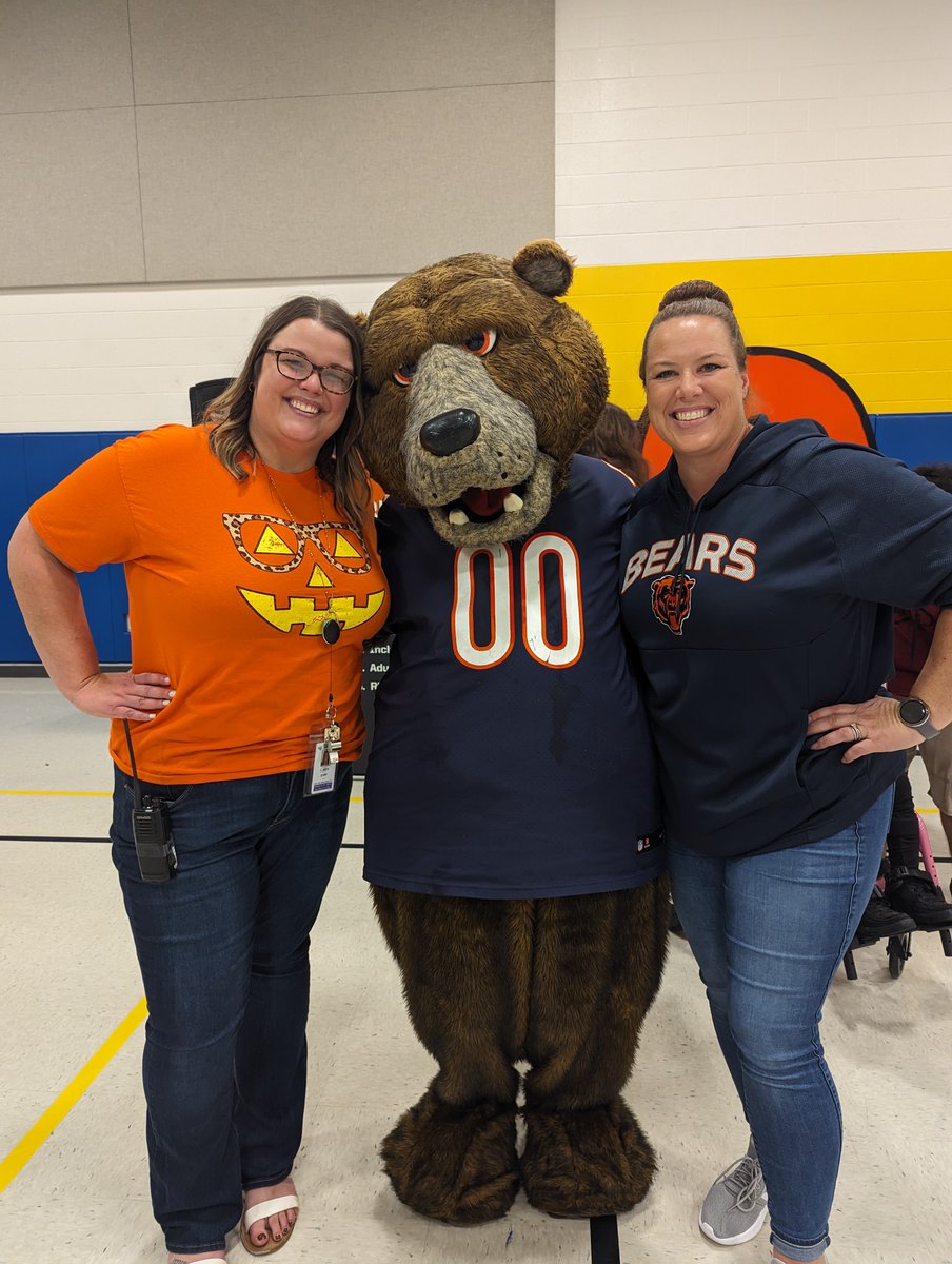 Had a great time hanging out with <a href="/TheRealStaley/">Staley Da Bear 🐻</a> during our Bear Down on Bullies Assembly!!! <a href="/OakRidgeNPD117/">Oak Ridge School</a> <a href="/MrsMycyk/">Mrs. Mycyk (my-sick)</a>