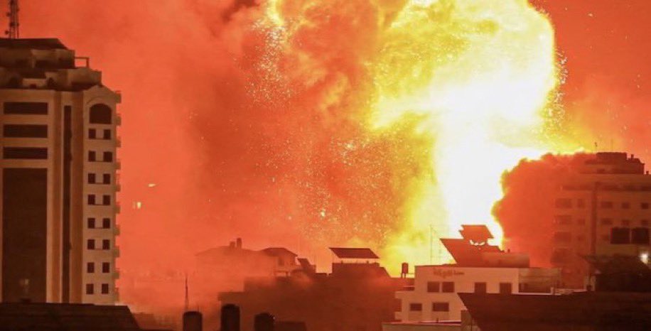 sa24ll's tweet photo. #GazaGenocide | #starlinkForGaza

Azza is under bombardment.. The Zionists are annihilating Gaza, cutting off food, water, medicine and electricity!! https://t.co/iTfqvpew7x