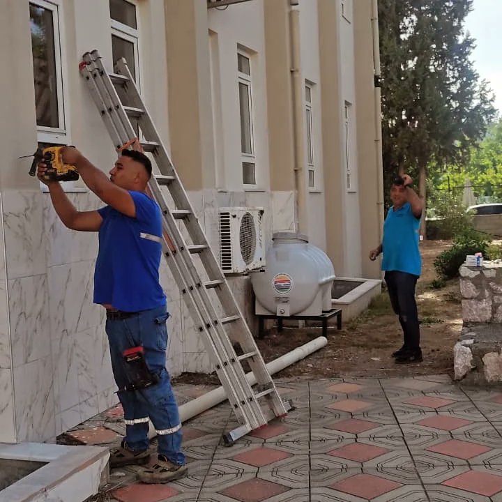 Geçen yıldan kalma bitiremediğimiz bir projemiz vardı, yağmur hasadı projesi. Yağmur  hasadı depomuz vardı fakat bazı aksiliklerden ve diğer önemli projelerimizden vakit bulamamıştık. Bu yıl proje grubumuzla yeni bir döneme başladık.