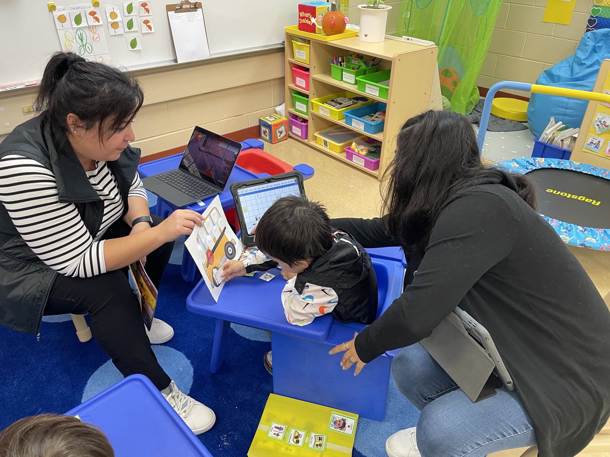 GuzinKaptanILP's tweet photo. We read “The Spooky Wheels on the Bus” during our teacher/SLP cotreating session and practiced our core vocabulary words 🥰 “GO” “PUT” “ON” “IN” “LOOK”
#112Leads #CoreVocab @otmonarchs https://t.co/rA32EsaEXg