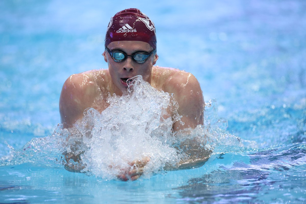 AggieSwimDive's tweet photo. The Aggies take the first two spots in the 200 breast! Logan Brown on top with a 1:59.61 and Roberto Bonilla Flores second clocking in at 1:59.96!💯

#GigEm https://t.co/EMCkDOWles