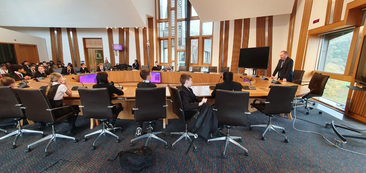 STASocSub's tweet photo. S1 pupils experiencing the Scottish Parliament yesterday. They asked @BillKiddSNP questions and then watched First Minister's Questions in the debating chamber. https://t.co/35DsytARr9