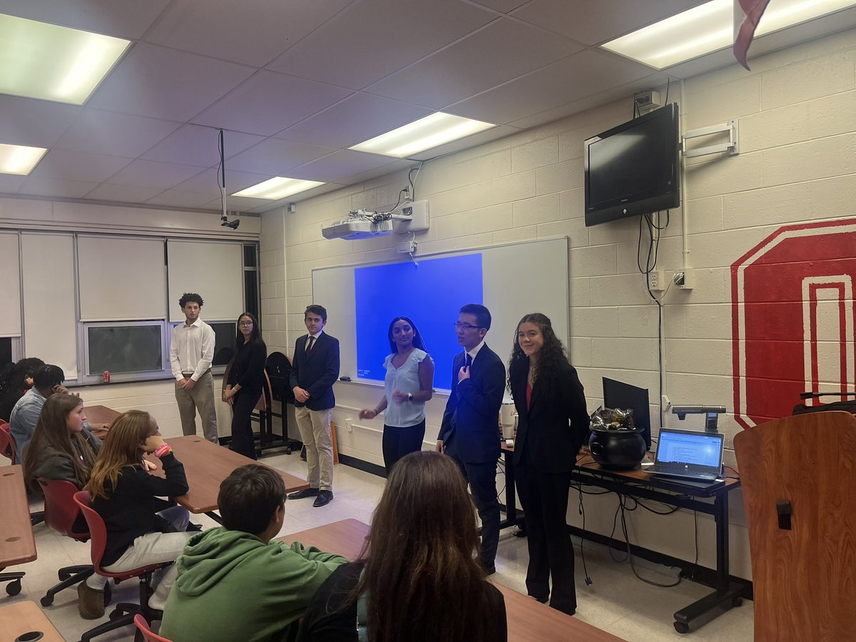 SpartanSofBF's tweet photo. Thank you to everyone who came to our 8th grade Open House last night! We had a great time talking about all the great things SSoBF has to offer to OTIS parents and students, and we hope that these students apply later on in January! https://t.co/Jd3lCiHLBf