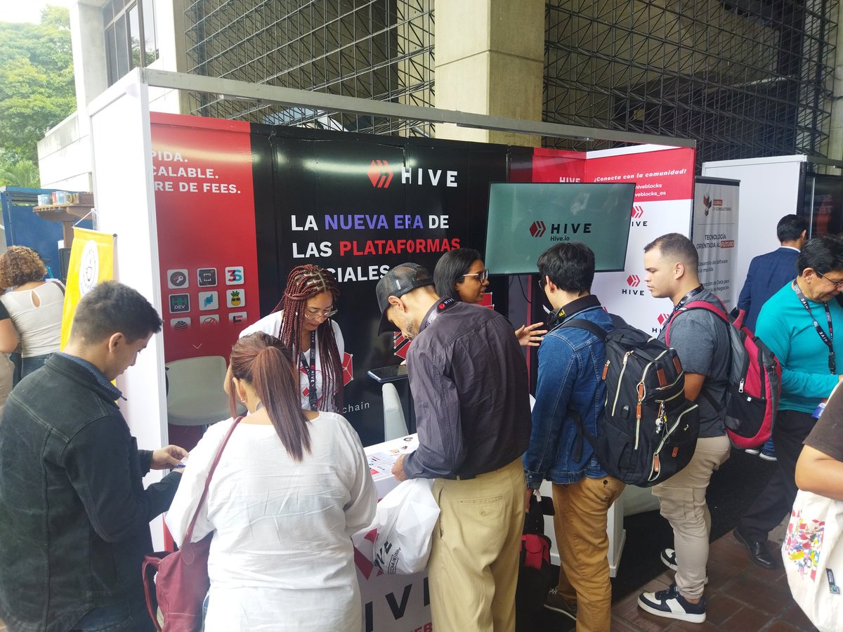 Activos en nuestro súper stand de #Hive 

¡VENGAN! #HiveEnLaCBW2023