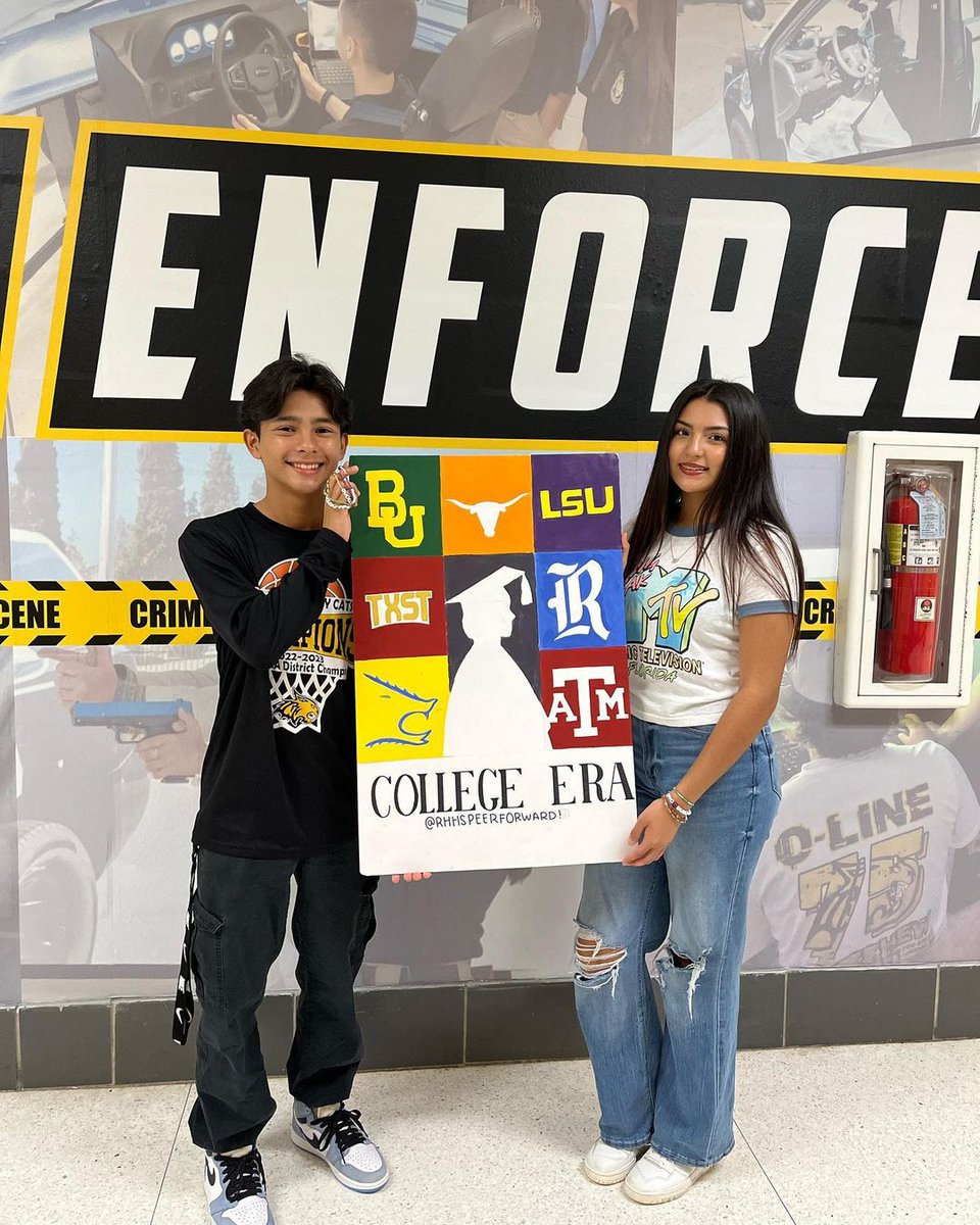 PeerForward's tweet image. It's #ForwardThinkerFriday! This week, our Forward Thinkers are ALL of our #PeerLeaders! We want to commend every team for making such great strides with Campaign Apply. We have seen Common App workshops, college fairs, application parties, college essay workshops, and more!