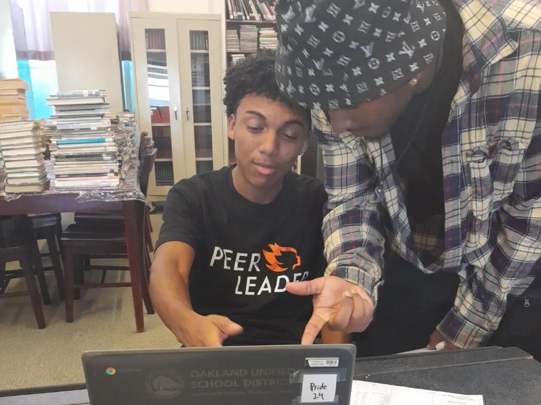 PeerForward's tweet image. It's #ForwardThinkerFriday! This week, our Forward Thinkers are ALL of our #PeerLeaders! We want to commend every team for making such great strides with Campaign Apply. We have seen Common App workshops, college fairs, application parties, college essay workshops, and more!