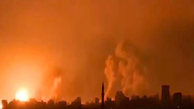 🔴İsrail ordusu, abluka altındaki Gazze Şeridi’ne 7 Ekim’den bu yanaki en şiddetli hava saldırılarını düzenliyor

📌Gazze Şeridi'nde sabit hat, cep telefonu ve internet iletişim hizmetleri tamamen kesildi