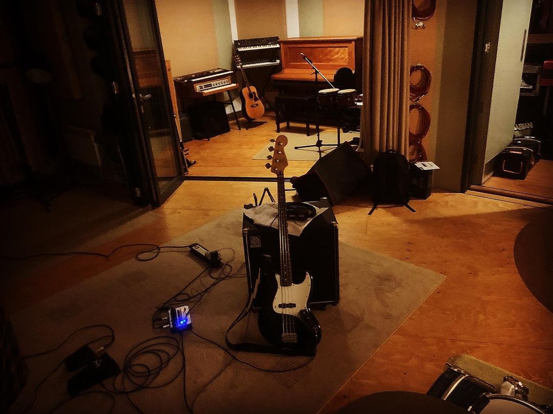 TheFaunsBand's tweet photo. Rehearsals underway at the beautiful @InvadaStudios - check in for gig announcements soon 🖤
#thefauns #bandrehearsal #invadarecords #invadastudios #invada #shoegaze #bristolmusic https://t.co/kvRsurq49O