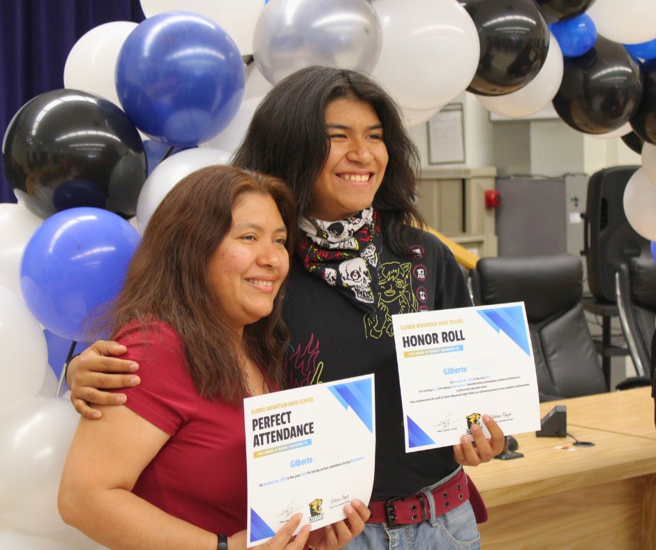 ColtonJUSD's tweet photo. Earlier this month, #CJUSD celebrated the outstanding achievements of more than 70 students at the #Slover Mountain HS MQ1 award ceremony. These students were recognized for accomplishments like perfect attendance, making the honor roll, & being named Student of the Month. https://t.co/HeNK2pzmc3