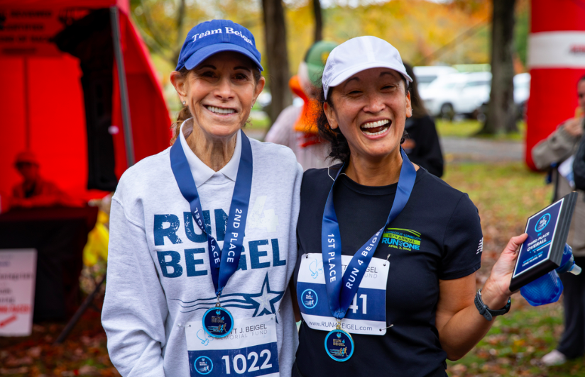 Run4Beigel's tweet image. #FlashbackFriday to high fives and happy vibes! 🌟

The excitement of RUN 4 BEIGEL Long Island still lingers, and we couldn't have done it without all of you who showed up and gave it your all!

#RUN4BEIGEL #runwithscott #runningmotivation